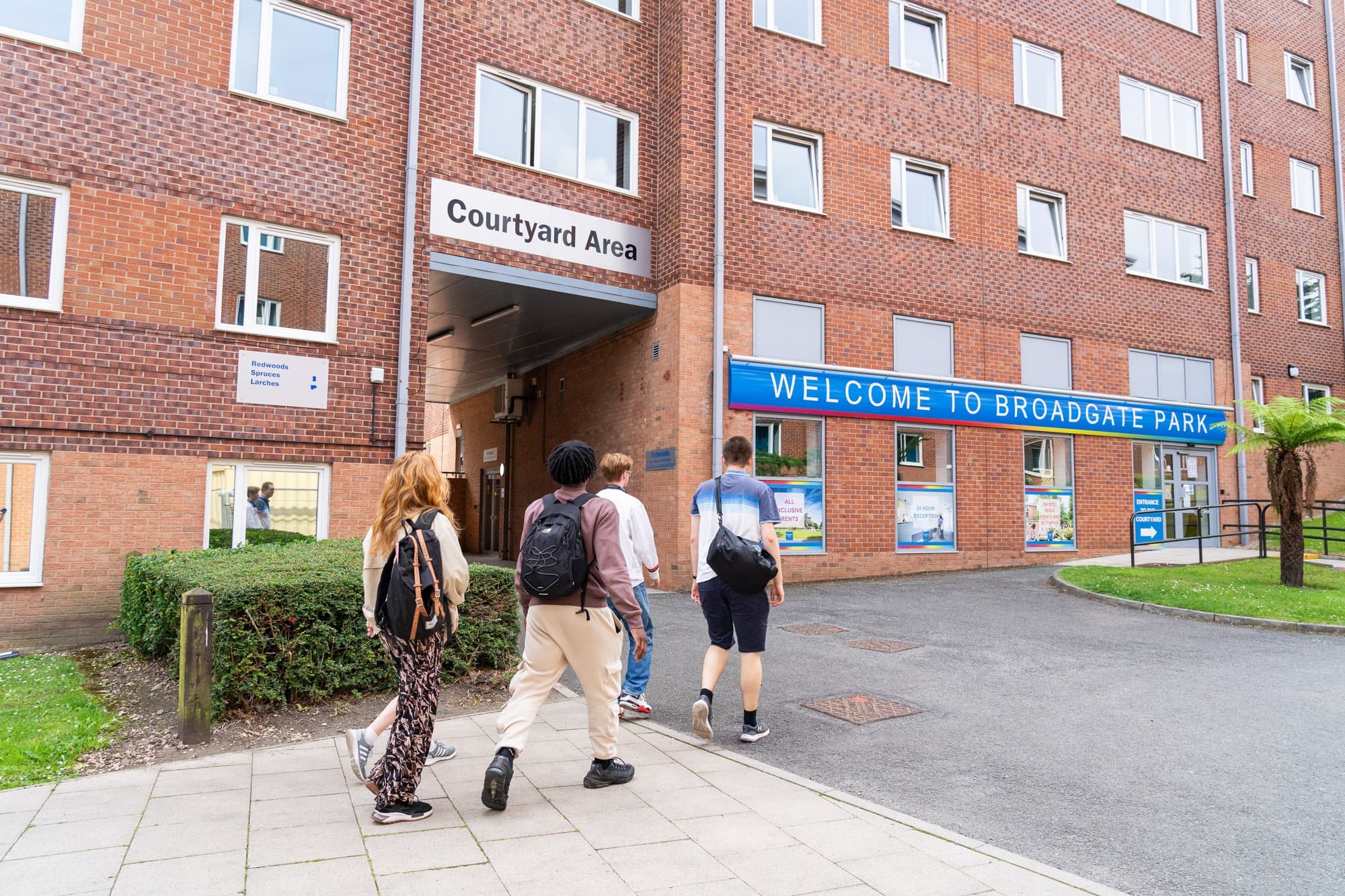 Students walking into the Courtyard Area under the Welcome to Broadgate Park banner